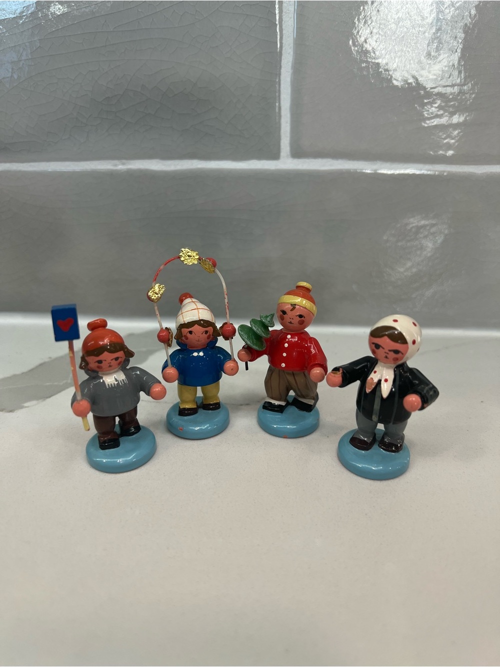Vintage Lot of Wendt and Kuhn Erzegebirge German Miniature Wood Children/Angels - Picture 9 of 16